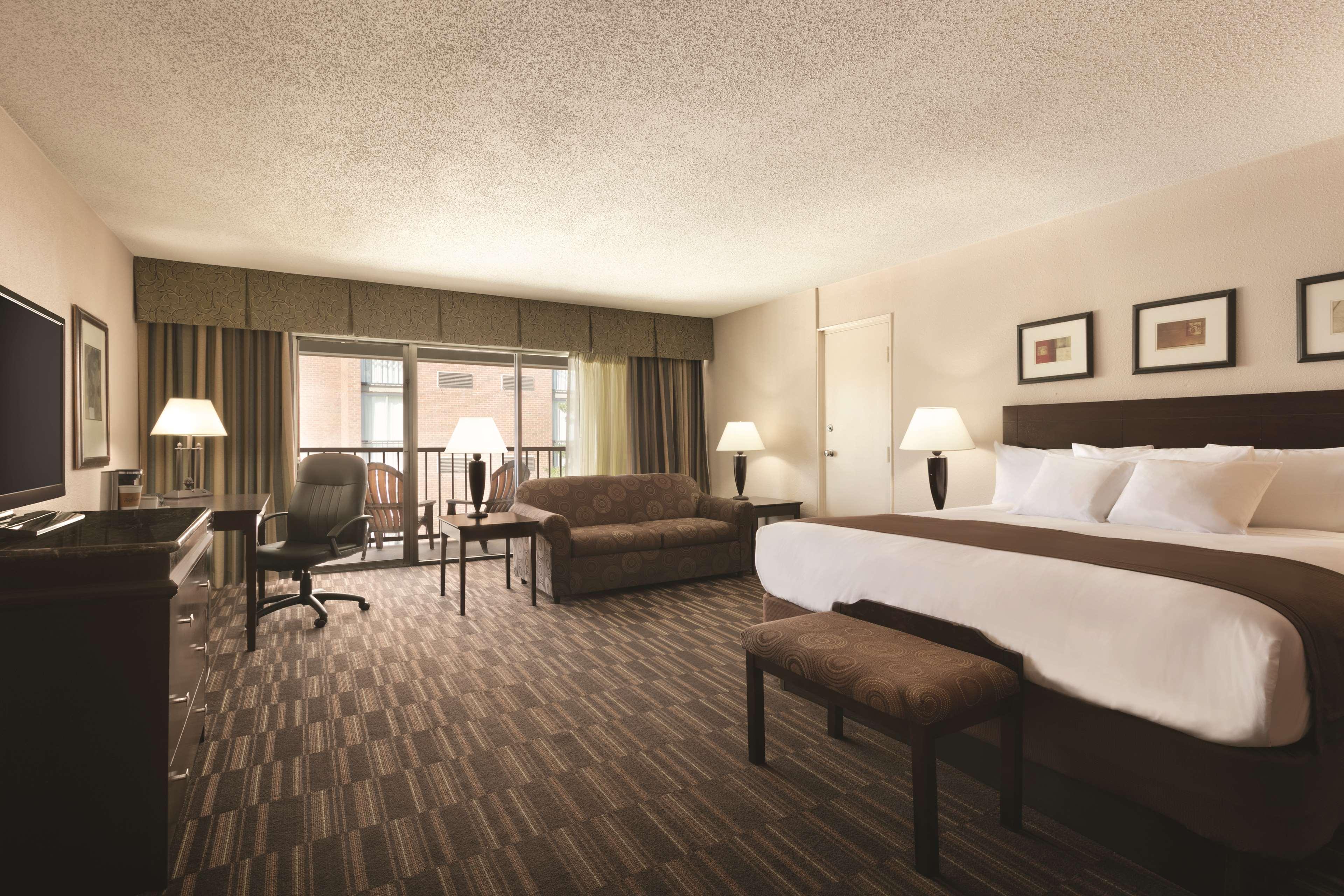 Radisson Hotel Louisville North Jeffersonville Exterior photo