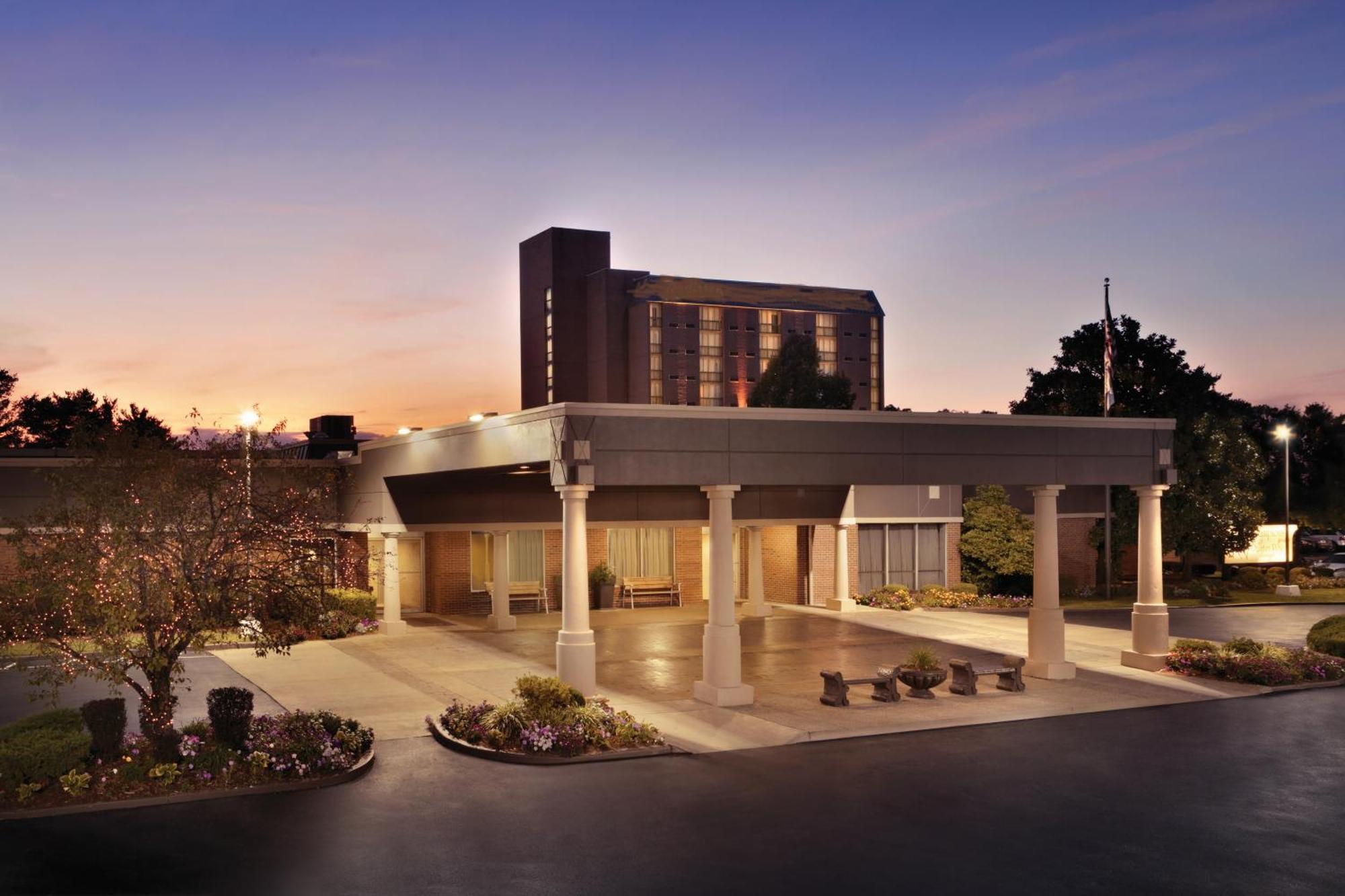 Radisson Hotel Louisville North Jeffersonville Exterior photo