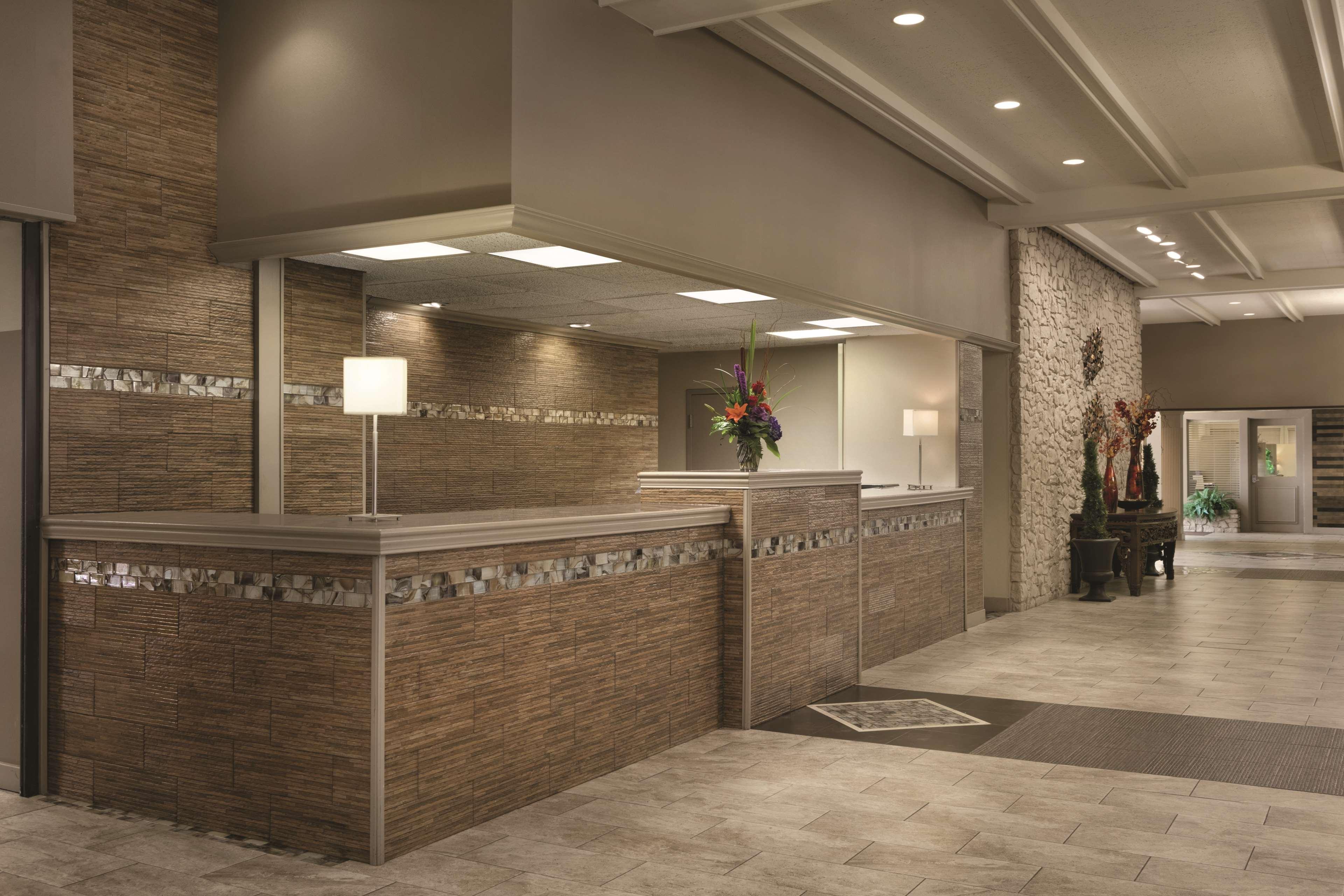 Radisson Hotel Louisville North Jeffersonville Interior photo