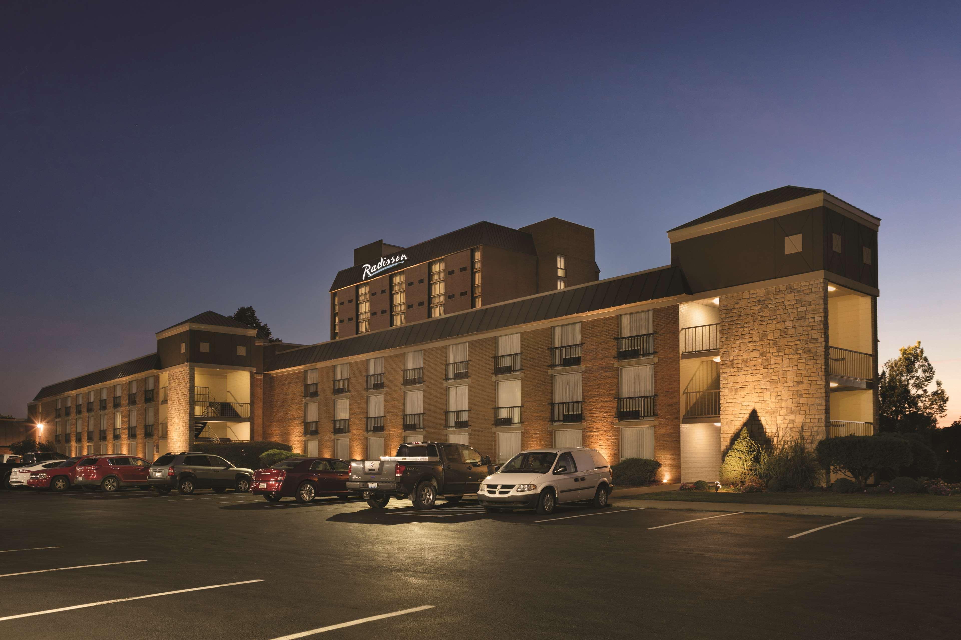 Radisson Hotel Louisville North Jeffersonville Exterior photo