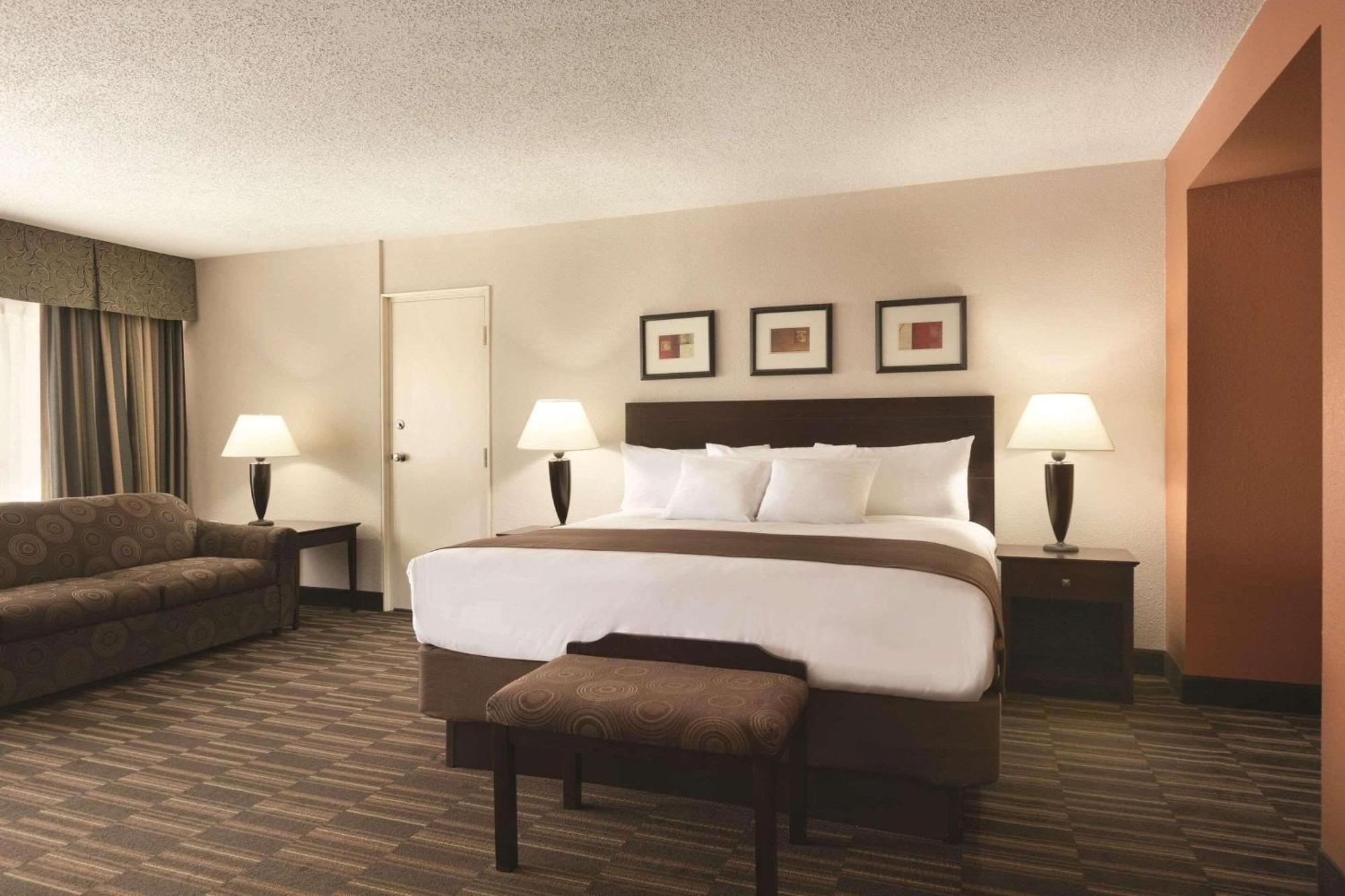 Radisson Hotel Louisville North Jeffersonville Exterior photo