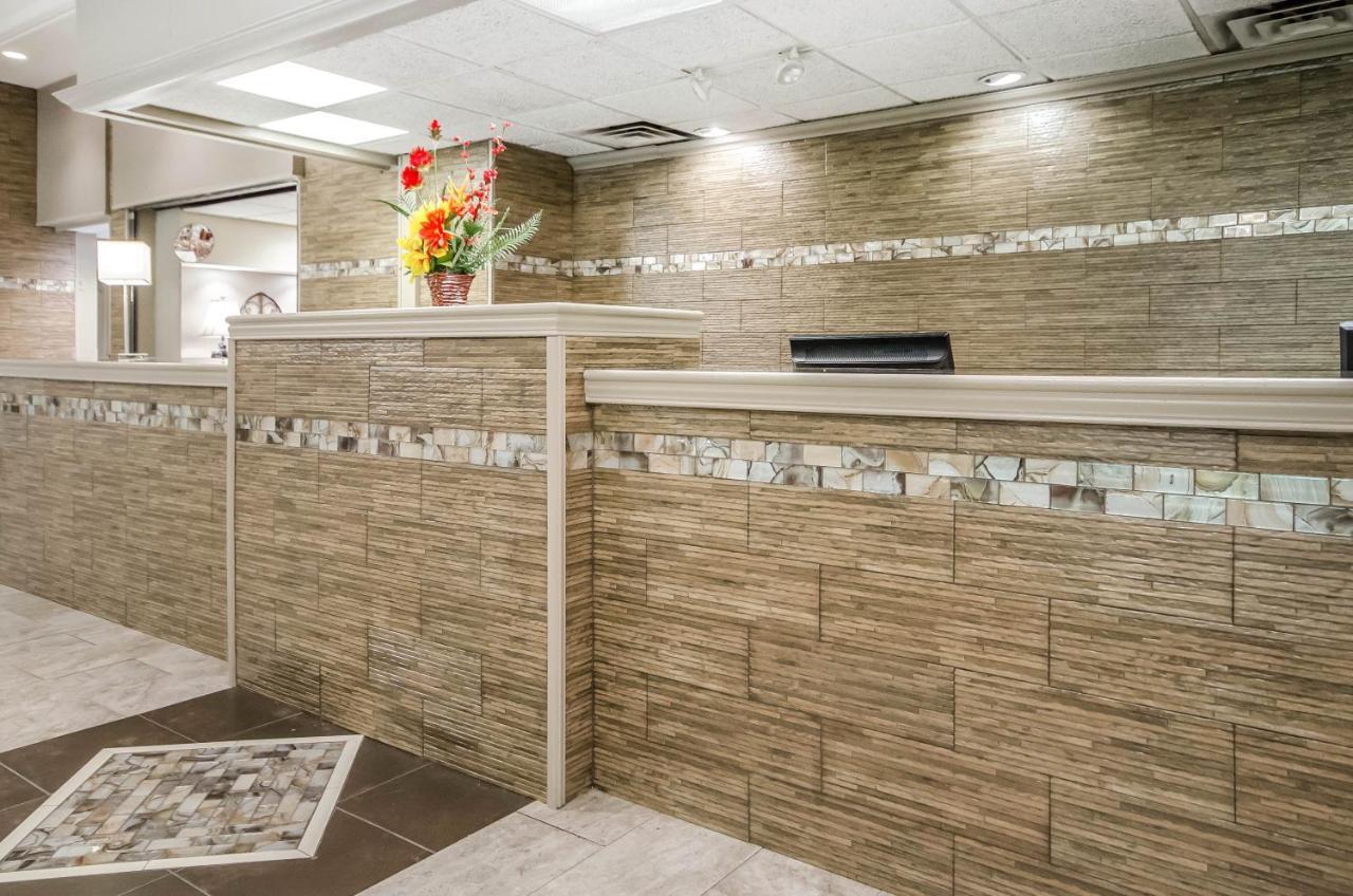 Radisson Hotel Louisville North Jeffersonville Interior photo