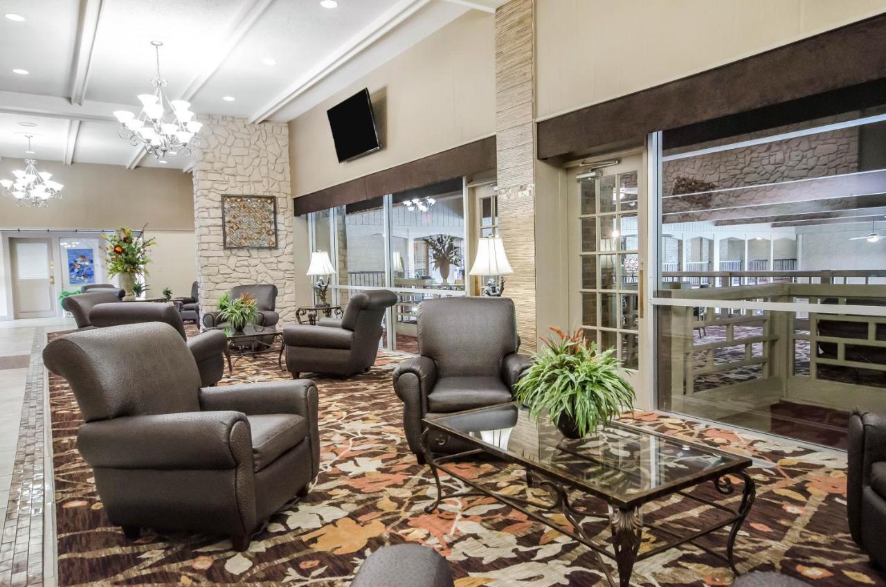 Radisson Hotel Louisville North Jeffersonville Interior photo